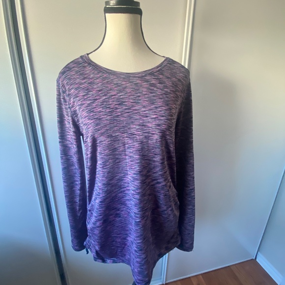 Long sleeve sport top with adjustable side ruching - Picture 3 of 5